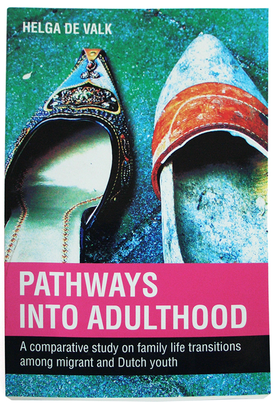 boekomslag proefschrift Pathways into Adulthood van Helga de Valk